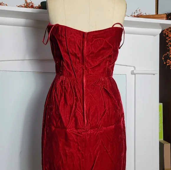 M| Red Velvet Sweetheart Dress - Picture 5 of 6